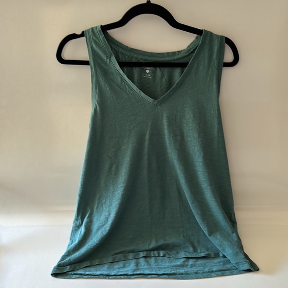 Madewell V Neck Whisper Tank - Green - Size M (3 for $25 PROMO) - Picture 2 of 4
